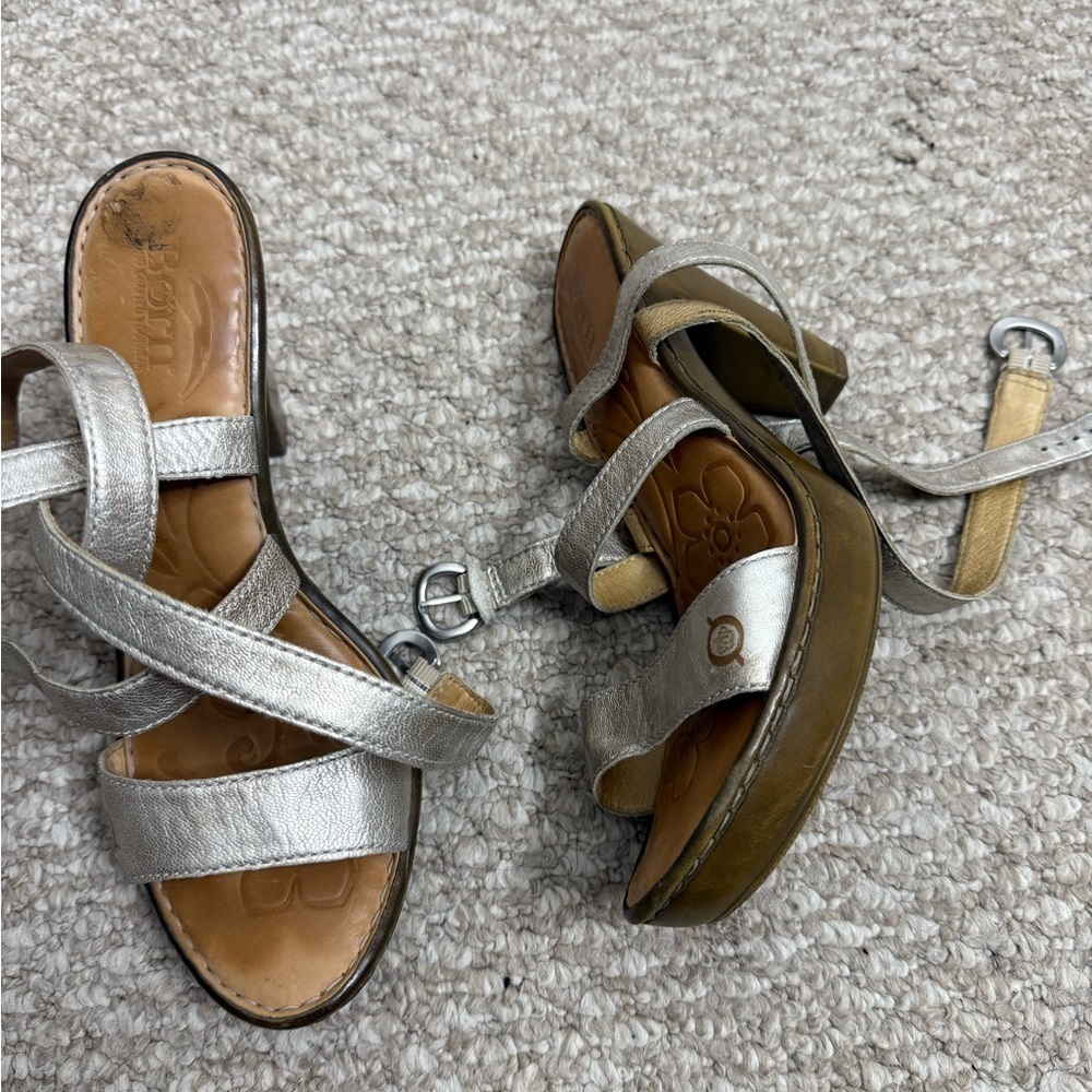 BORN GOLD SANDALS heels gold silver metallic strappy size 8